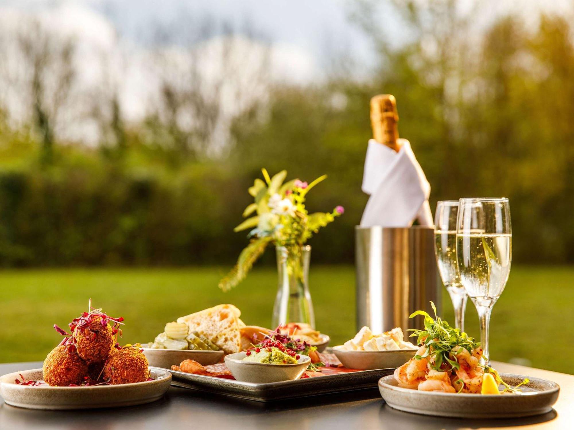 Mercure Cardiff North Hotel Eksteriør bilde